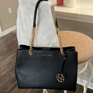 Brand New, Never used Michael Kors large handbag with gold highlights.